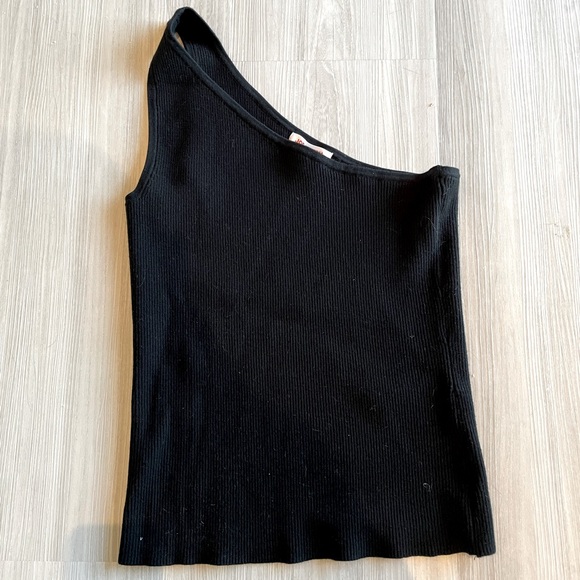 Asymmetrical Tank - Picture 1 of 1